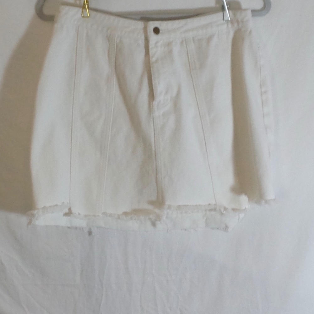 Honey Punch Raw Hem Denim Mini Skirt || L